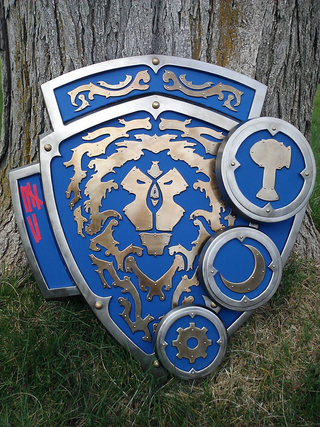Illustration for article titled Man Builds Amazing Replica of Iconic World of Warcraft Shield